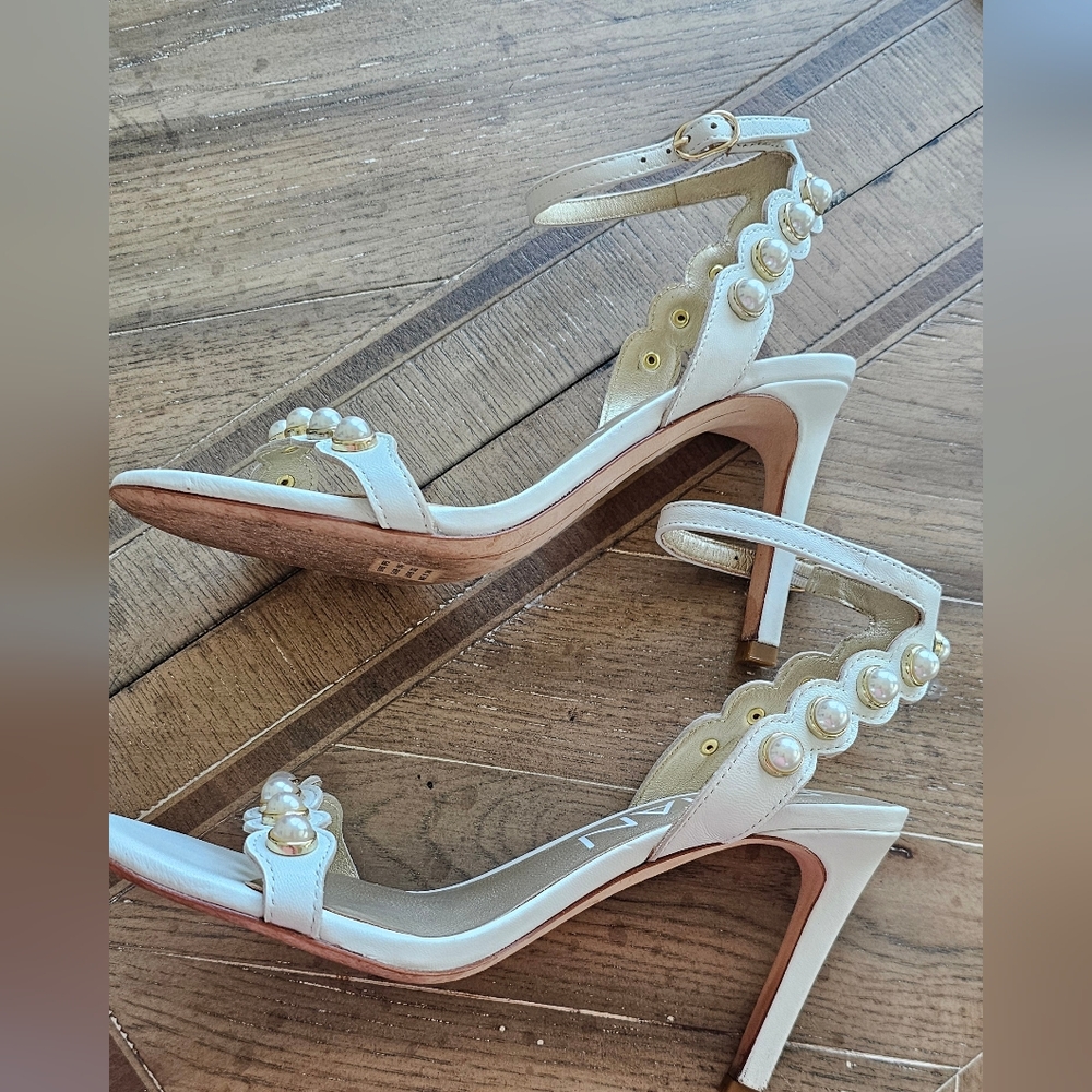 Women's Deltan Maryam Pearl Embellished Heels Size 7.5 M - Picture 3 of 7